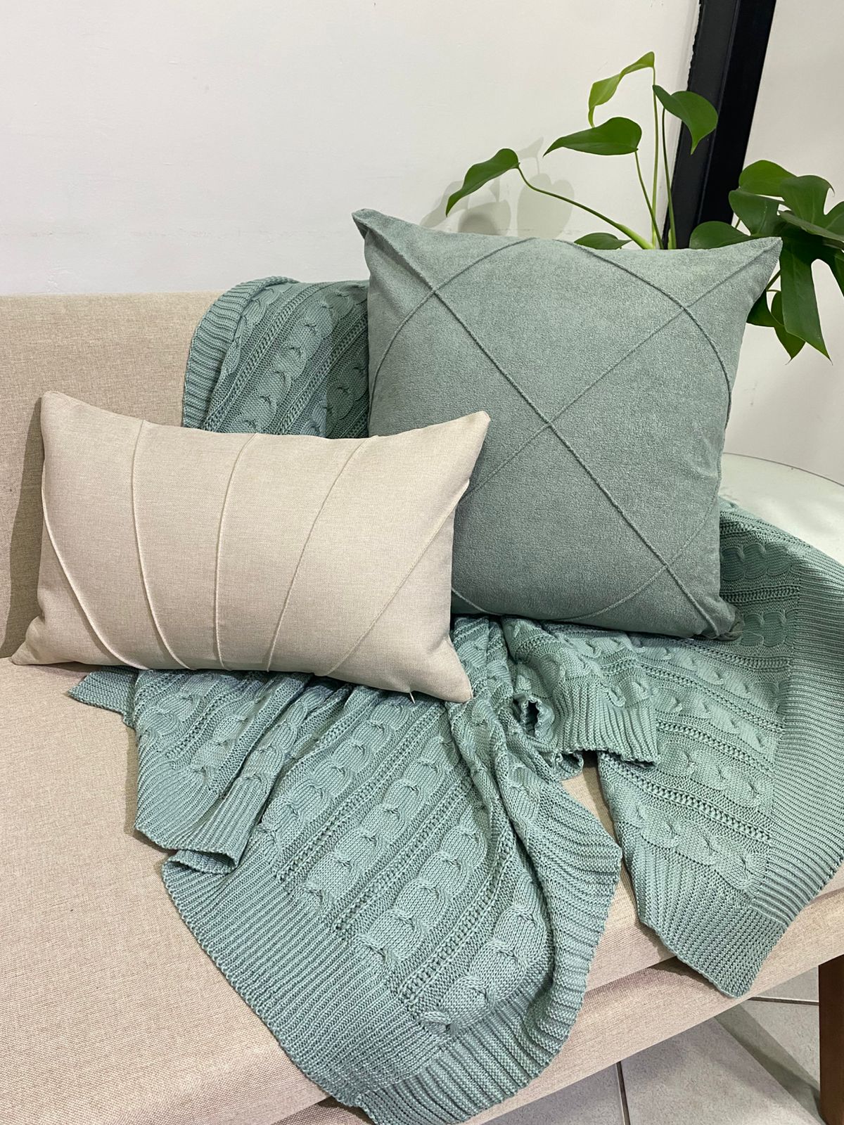 Kit 2 Capas em Linho e Bouclê com Manta - Beatriz